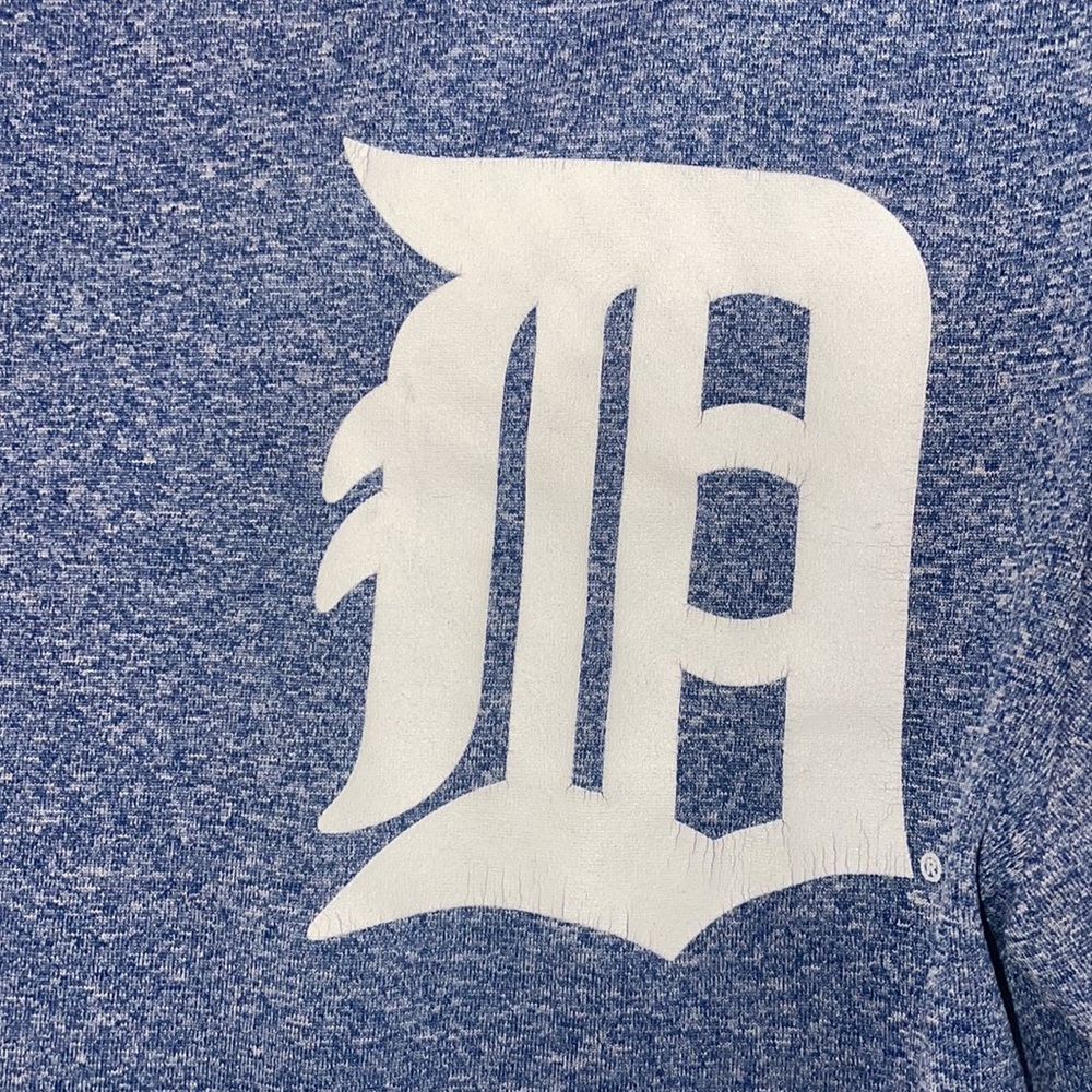 Detroit Tigers athletic shirt 💙 - Picture 2 of 3